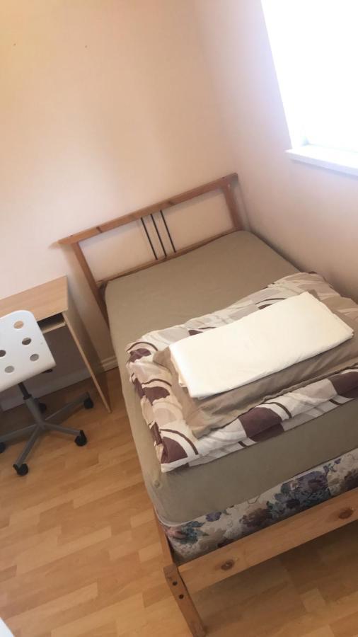Vancouver Backpacker House - 10 Min Walk To Metrotown Skytrain Station Burnaby Bagian luar foto