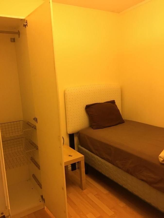 Vancouver Backpacker House - 10 Min Walk To Metrotown Skytrain Station Burnaby Bagian luar foto